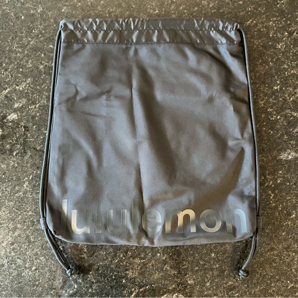 New Lululemon Lightweight Gym Sack 13L, Black String Backpack, Small Bag, Tote - Picture 5 of 15
